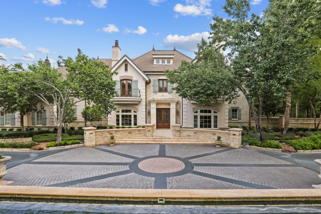 Discover the Luxury Living of Carlton Woods in The Woodlands